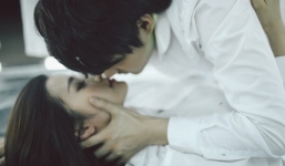 Đông Nhi, Ông Cao Thắng 'tung' ảnh mặn nồng trên giường ngủ