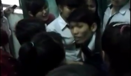 Clip học sinh khóc, giữ 'thầy giáo đánh trò' ở lại