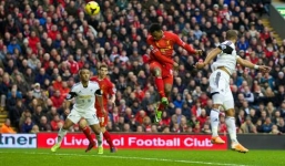 Liverpool 4-3 Swansea: “Đau tim” đến phút cuối cùng