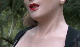 Người đàn ông có sở thích 'chuyển giới' ' thành búp bê cao su