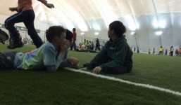 Cuộc sống dưới mái vòm của trẻ em TQ khi không khí ô nhiễm nặng