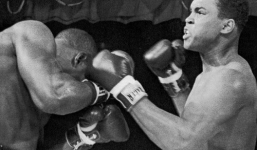 Găng tay của huyền thoại Muhammad Ali có giá hơn 17 tỉ đồng