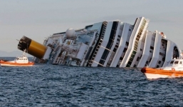 Trúng mẻ cá 50 tấn, tàu lớn 2.5 tỷ bị kéo chìm xuống biển