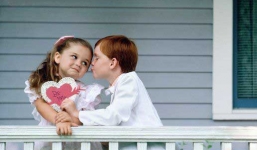 Trẻ 5 tuổi làm chuyện ấy trong trường học