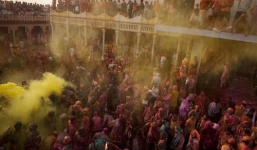 Kỳ lạ lễ hội đàn ông bị phụ nữ đánh hội đồng