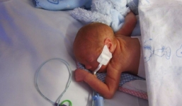 Y tá tự ý rút máy thở, trẻ sơ sinh tử vong 