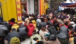 Chiêu trò chữa bệnh theo “phần âm” quái quỷ ở phủ “Mẫu” The