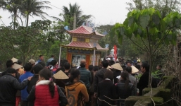 Hàng trăm người tiễn đưa chàng trai tự thiêu sau lời xin lỗi