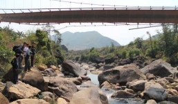 Tận mắt thấy đau thương nơi cầu tử thần Chu Va