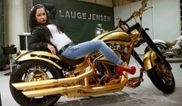 Cận cảnh siêu xe dát vàng và kim cương đắt nhất hành tinh