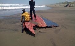 Hải quân Úc cho nổ tung tàu tị nạn của Indonesia