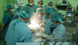 Phẫu thuật tách rời thành công 2 bé song sinh dính liền ngực