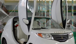 Ô tô điện Made in Campuchia xuất xưởng