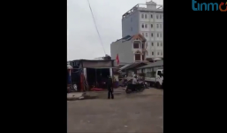 Chạy trốn lực lượng trật tự, nam thanh niên lao xe xuống cống