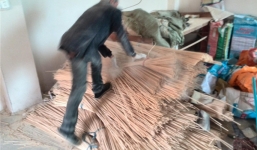 Cận cảnh công nghệ làm đũa ngâm dầu hỏa tại Trung Quốc