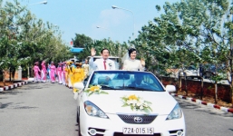 Hình ảnh chưa công bố đám cưới đại gia Lê Ân và vợ trẻ 