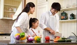 Đừng khinh đàn ông Việt chỉ biết nói 'tiếng Việt'!