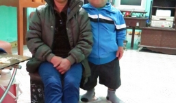 Người đàn ông 1m có 4 vợ