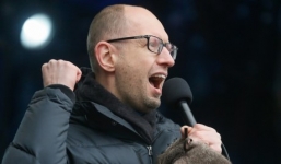 Ukraine: Nội các mới lên nắm quyền, sân bay Crimea bị cướp