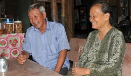 Nông dân miền Tây dồn hết tiền trúng độc đắc mua đất