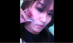 Thất tình, cô gái dùng dao lam tự rạch mặt mình