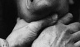 Nửa đêm bóp cổ, bịt miệng bà cụ để cướp vàng