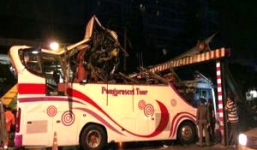 Tai nạn xe bus thương tâm, 13 nữ sinh Thái thiệt mạng