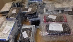 Kiều nữ buôn lậu 252 chiếc điện thoại qua đường hàng không