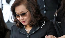 Vợ cũ ông Thaksin bị người biểu tình rượt đuổi