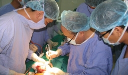 Bác sĩ kể chuyện nối lại 'của quý' cho nam thanh niên tự cắt vì ngáo đá