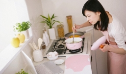 Con dâu quá hồn nhiên