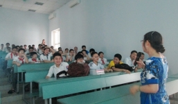 Những câu hỏi 'khó đỡ' của học sinh cấp 2 về chuyện ấy và thuốc tránh thai