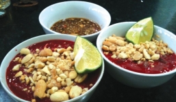 Kinh hoàng tiết canh vịt lẫn lộn với ... phân