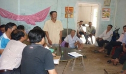 Mẹ già 92 tuổi xin nước, con rót cho cốc thuốc sâu