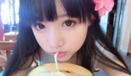 Giật mình ảnh khoe thân sexy của nữ sinh 10 tuổi