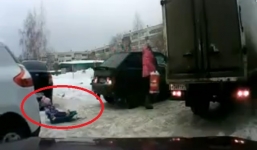 Bé 3 tuổi thoát chết kỳ diệu sau khi bị nghiến qua người