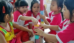 Cấm dạy ngoại ngữ cho trẻ mầm non: Giáo viên lo