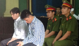 Mâu thuẫn trong quán bar, rút dao đâm chết người