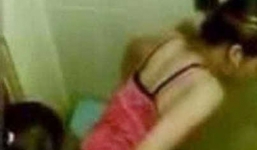 Hiệu trưởng 'mây mưa' với lao công trong toilet