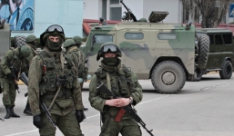 Clip: Nga rải quân tại Crimea, yêu cầu lính Ukraine đầu hàng