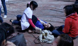 Clip: Xem cảnh gào khóc, ngất xỉu hàng loạt tại công ty đa cấp