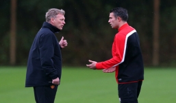 Cáu tiết, Moyes tống cổ Van Persie khỏi M.U?