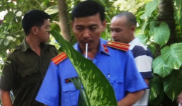 Con trai thiếu tá đột nhập nhà dân, dọa giết người, cướp của