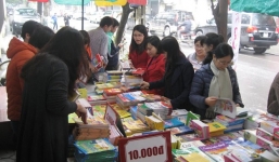Giảm giá 10.000 cuốn sách chào mừng ngày 8/3