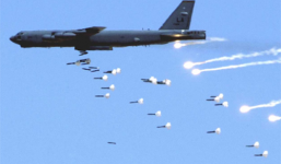 Clip: Máy bay Mỹ rải bom kinh hoàng trong chiến tranh Việt Nam