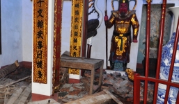 Cảnh hoang tàn ở đình cổ sau khi dỡ lấy gỗ sưa đi bán