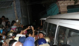 Giết học sinh xong, cô giáo xinh đẹp đứng cười đắc trí