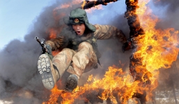 Cận cảnh quân đội Trung Quốc lăn lộn giữa lửa băng