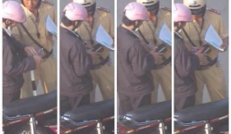 Bức ảnh minh chứng CSGT Hàng Xanh 'móc ví' dân đòi tiền trắng trợn