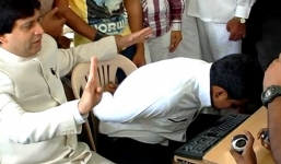 Người đàn ông gõ bàn phím nhanh nhất thế giới bằng...mũi